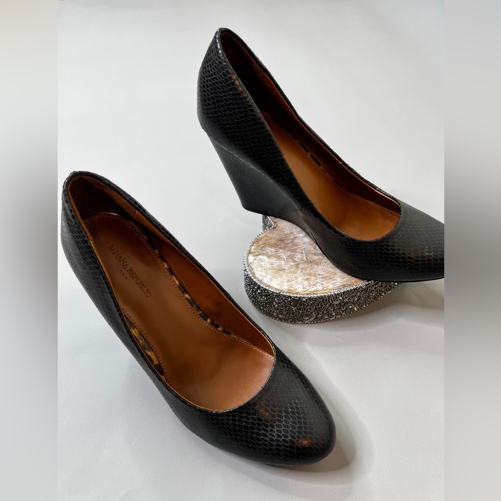 BANANA REPUBLIC SHOES